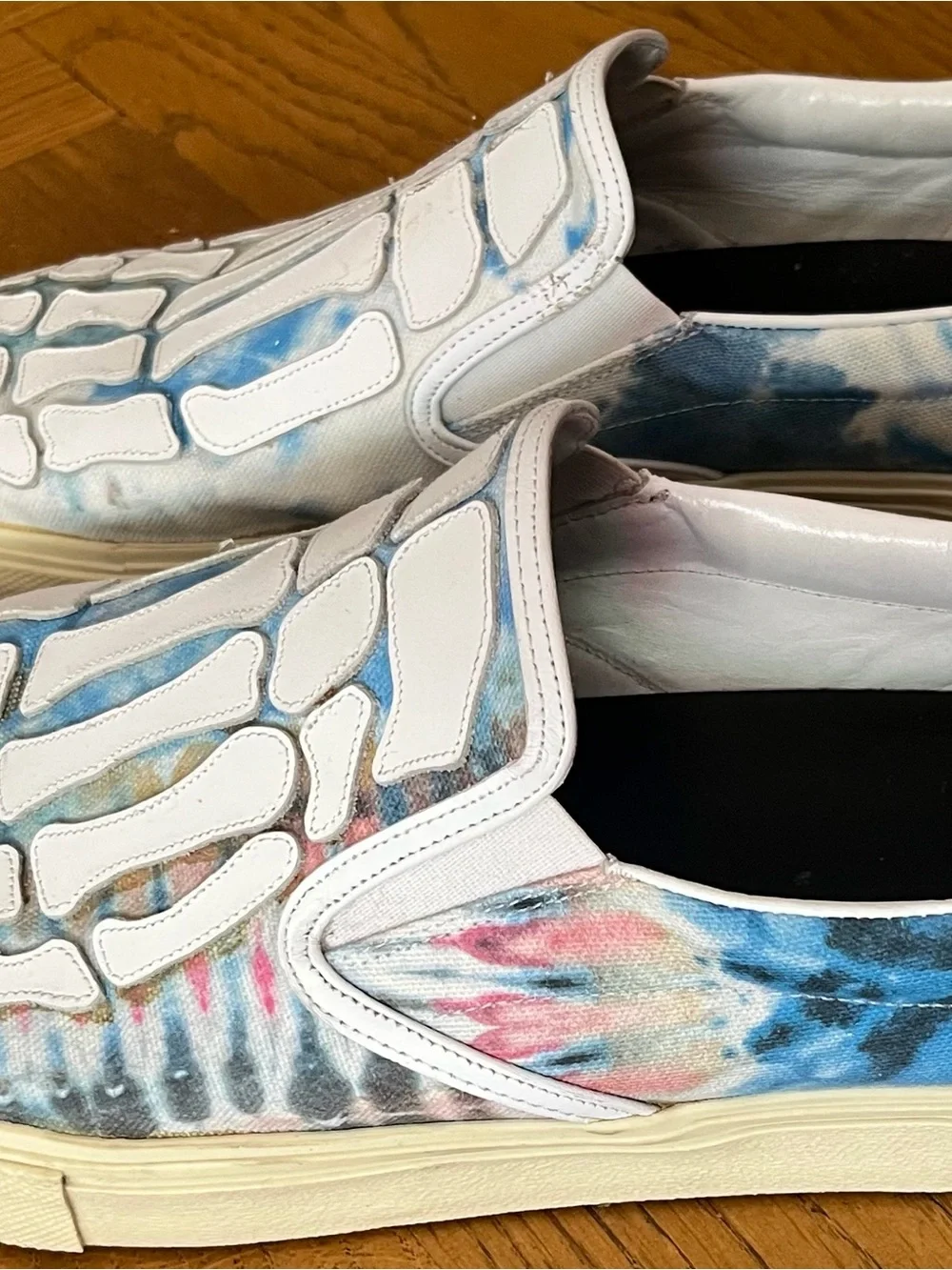 AMIRI White & Blue Tie-Dye Slip-On Sneakers with Bone Appliqués